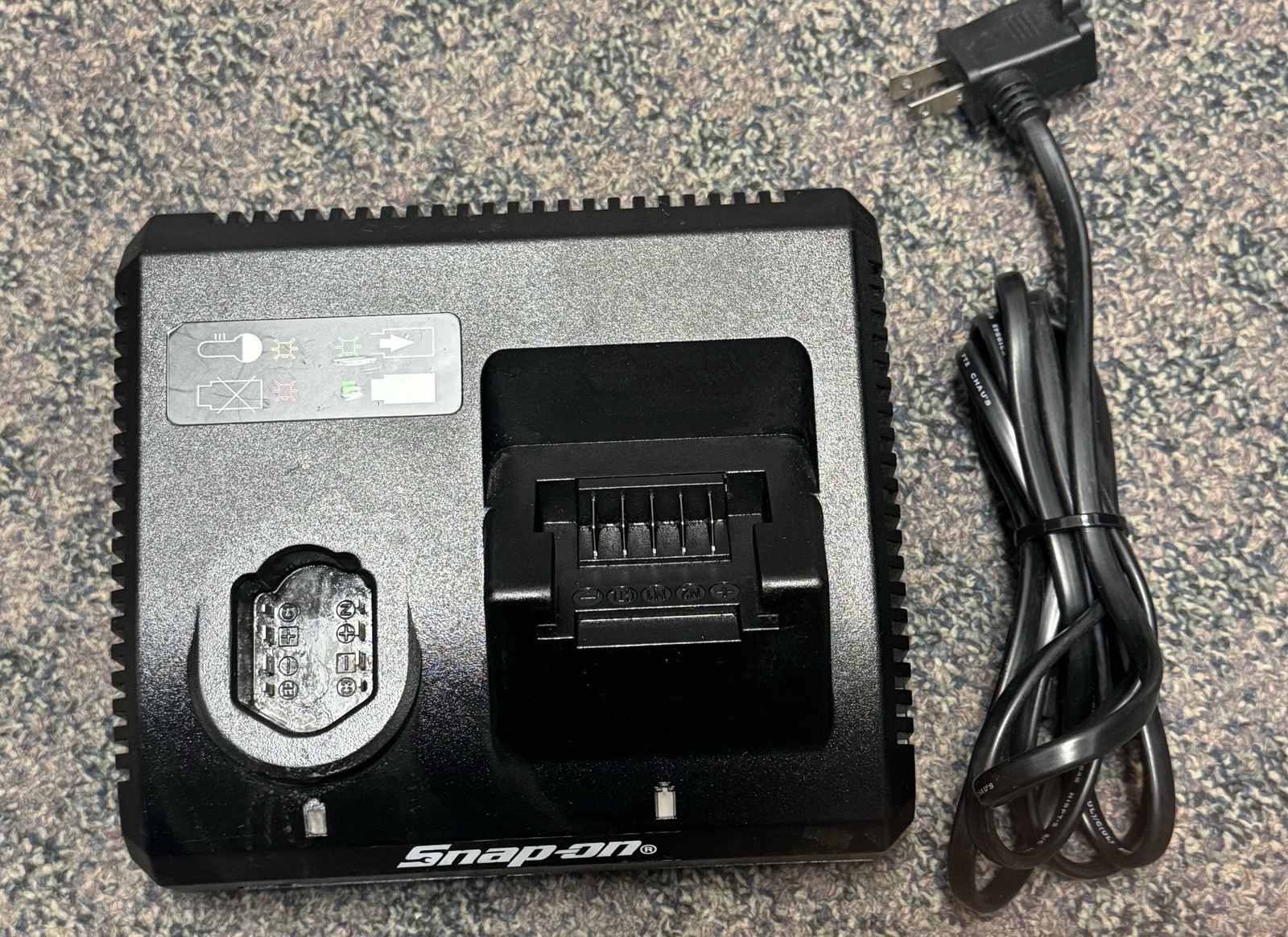 Snap-on CTC131A Battery Charger 14.4-18.0V Black with Power Cord