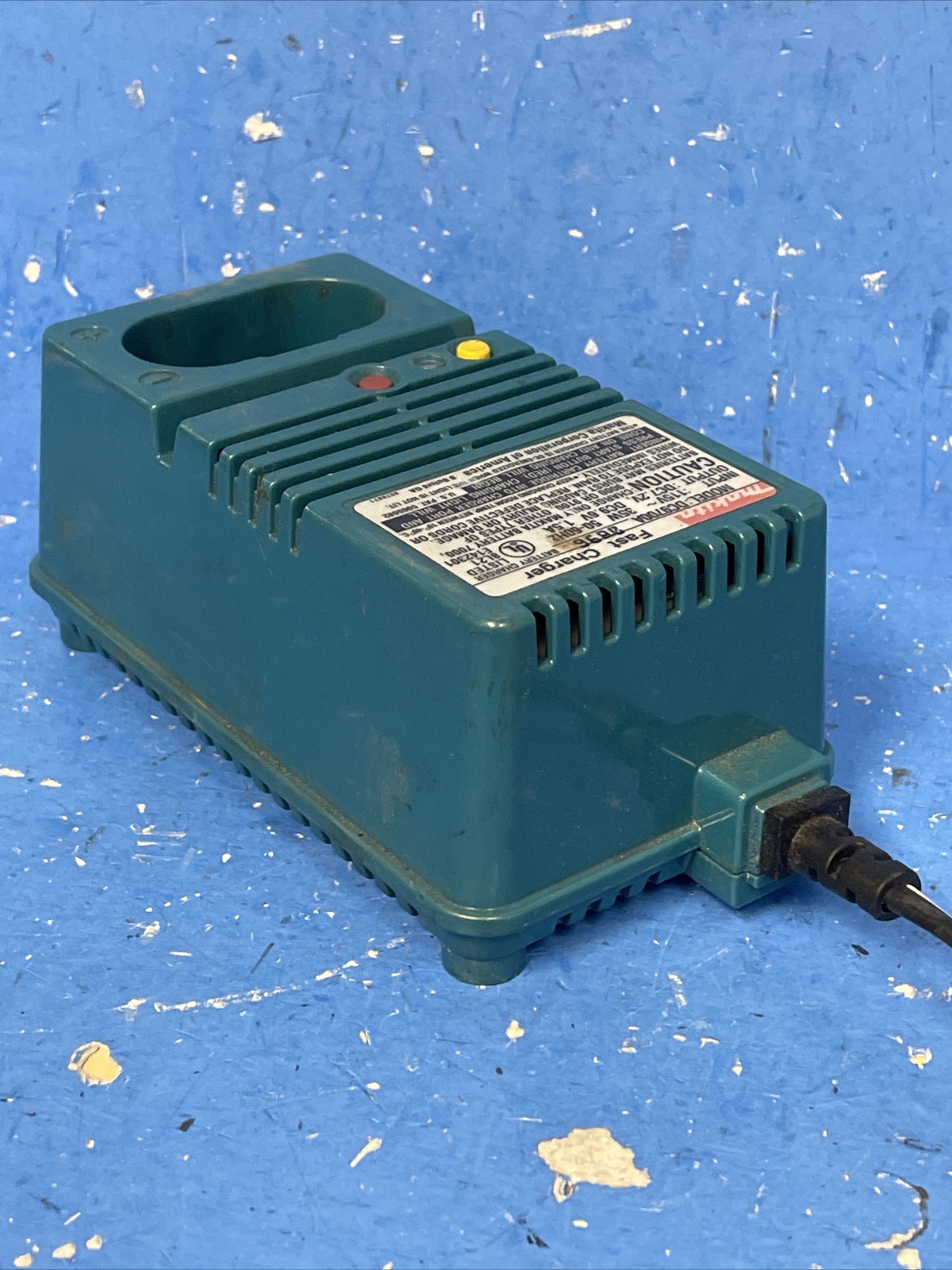 Makita DC9700A Battery Charger – Blue