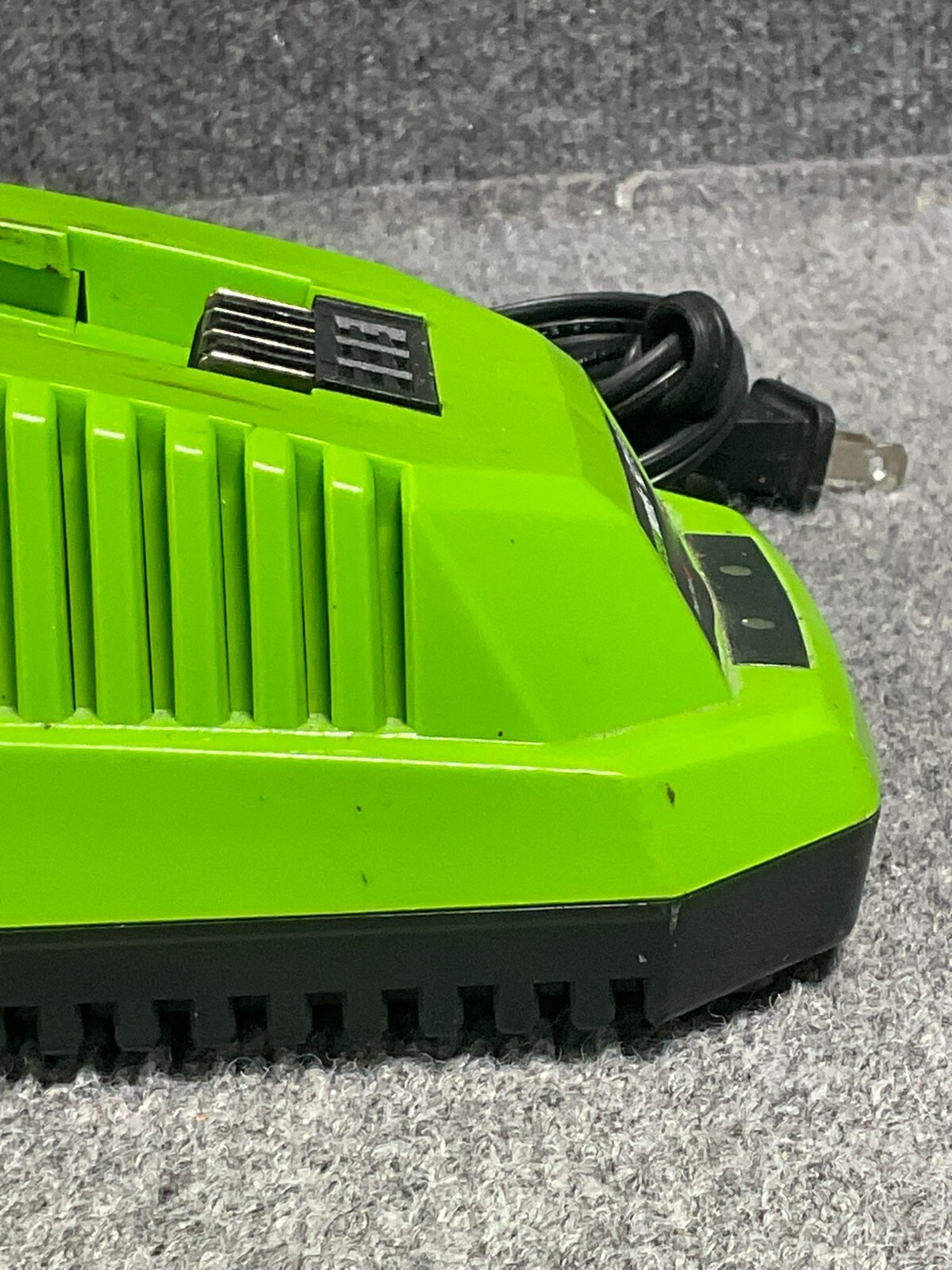 GreenWorks 29482 40V Lithium Battery Charger 120V AC Used