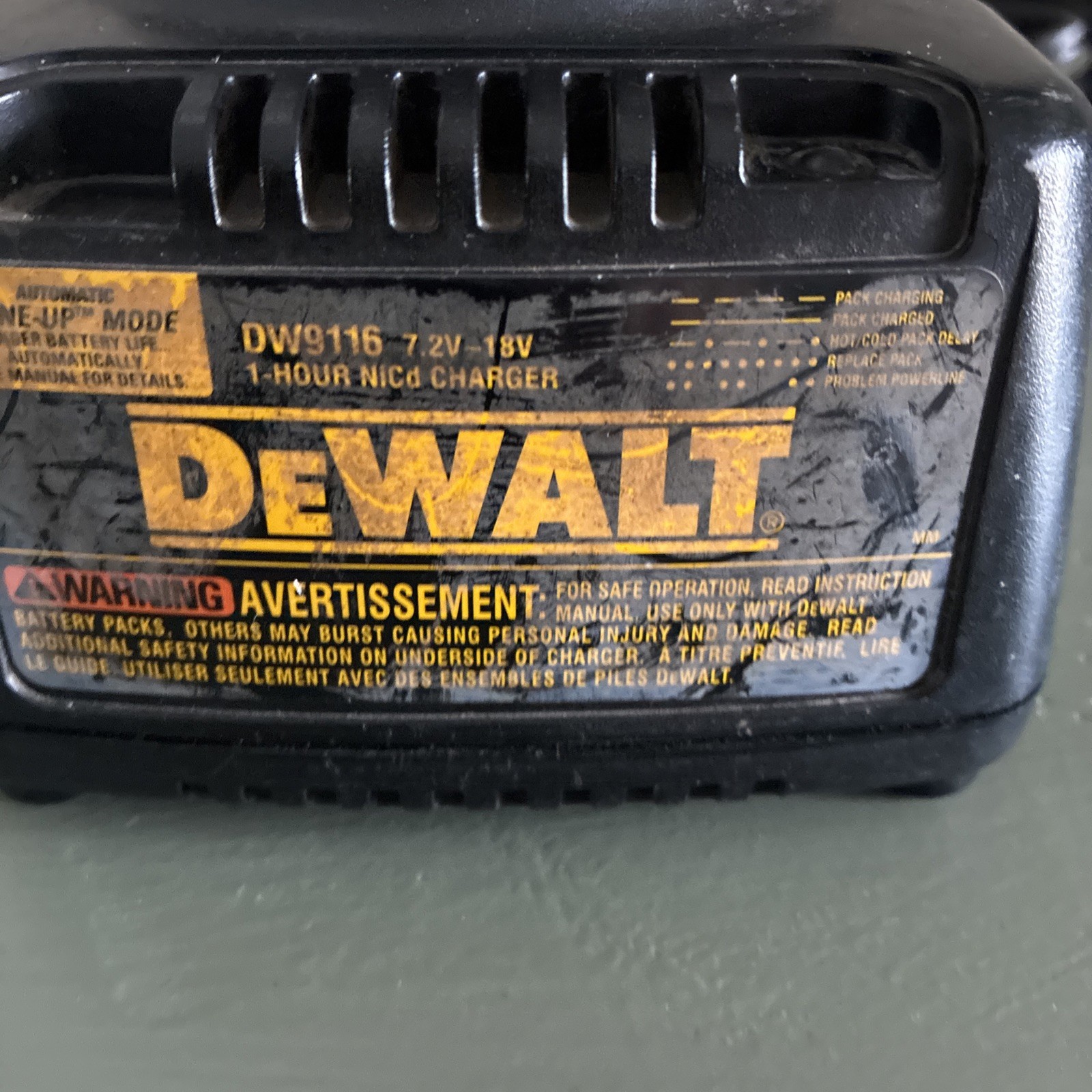 DeWalt DW9116 7.2-18V NiCd 1 Hour Battery Charger