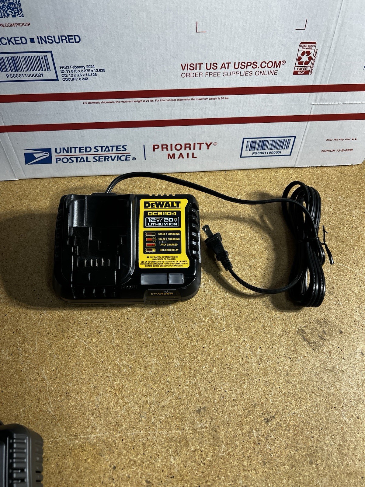 DEWALT 4 Amp Battery Charger 12V & 20V Volt MAX Li-Ion DCB1104 (OB)