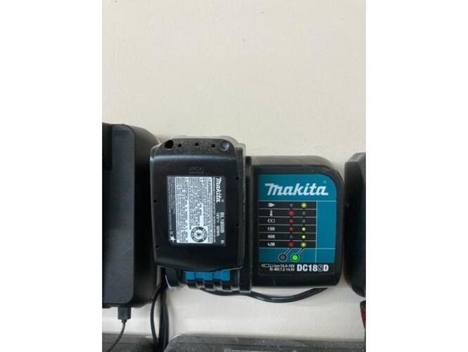 Pressure Holder Wall Mount for Makita DC18SD Single Port Charger 18v