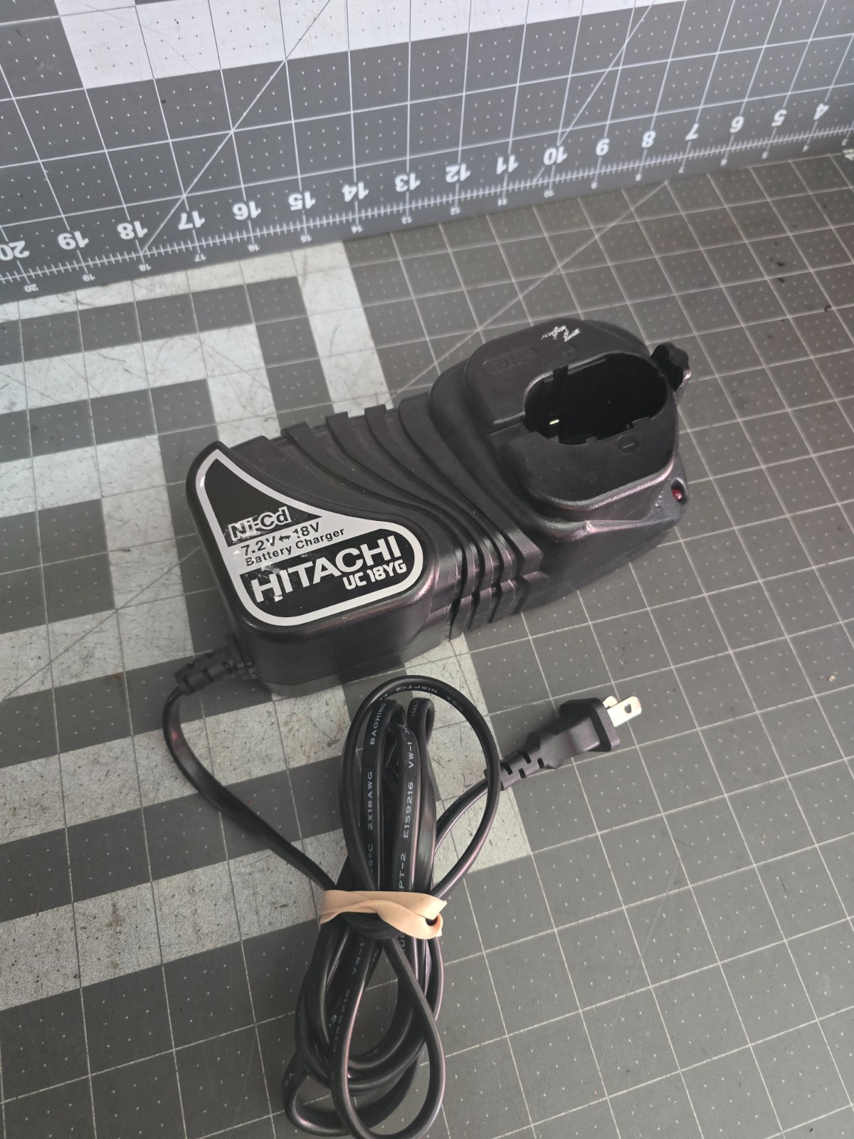 Hitachi UC 18YG Ni-Cd 7.2V – 18V Battery Charger Black Used FREE SHIPPING