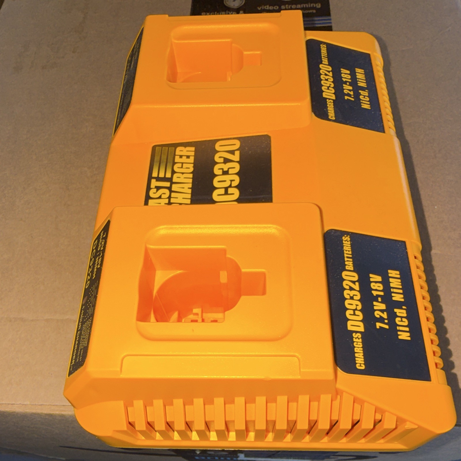 DEWALT DC9320 Fast Charger 7.2V-18V Dual Port Battery Charger, Yellow