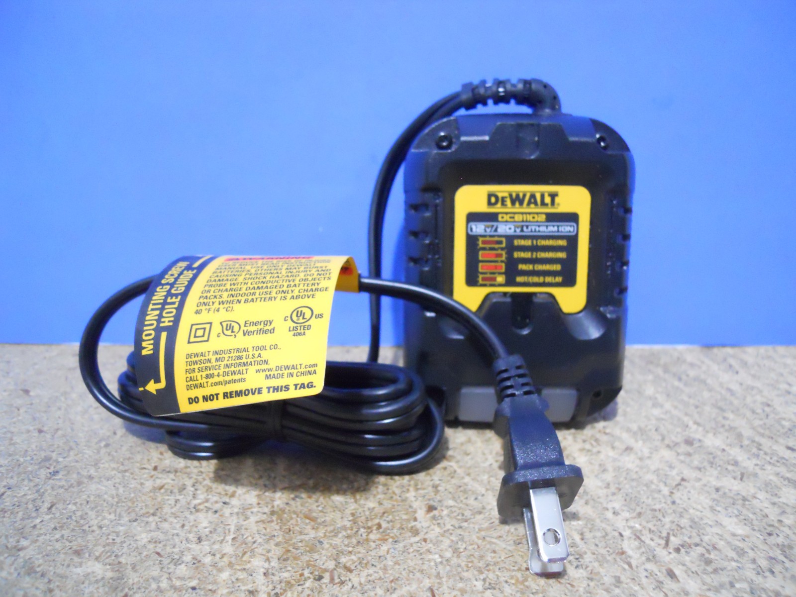 Dewalt Battery Charger 12/20V Max Flexvolt Lithium-Ion 2 AMP, DCB1102