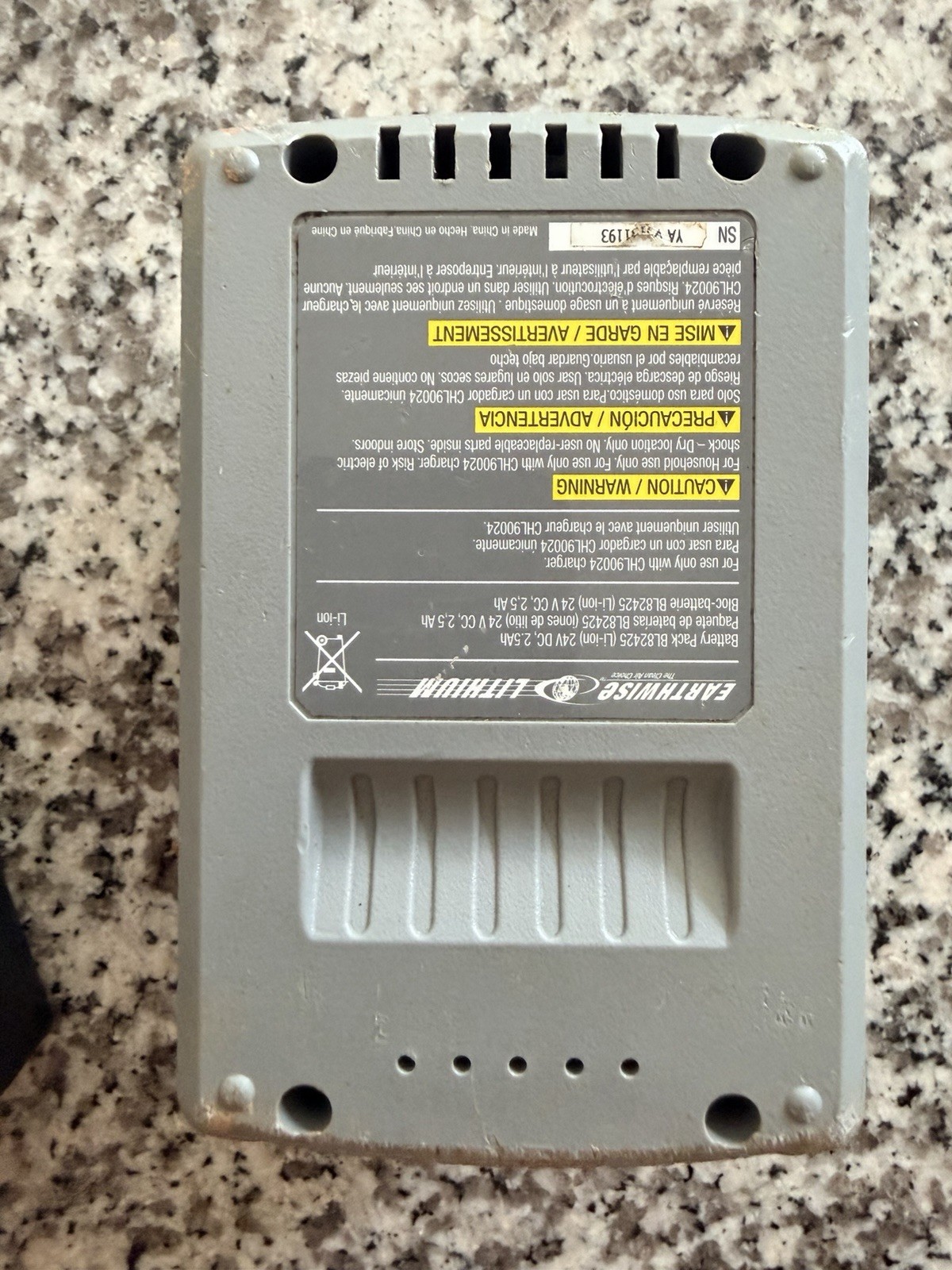Earthwise 24V Lawnmower / Weed Wacker Battery and Battery Charger