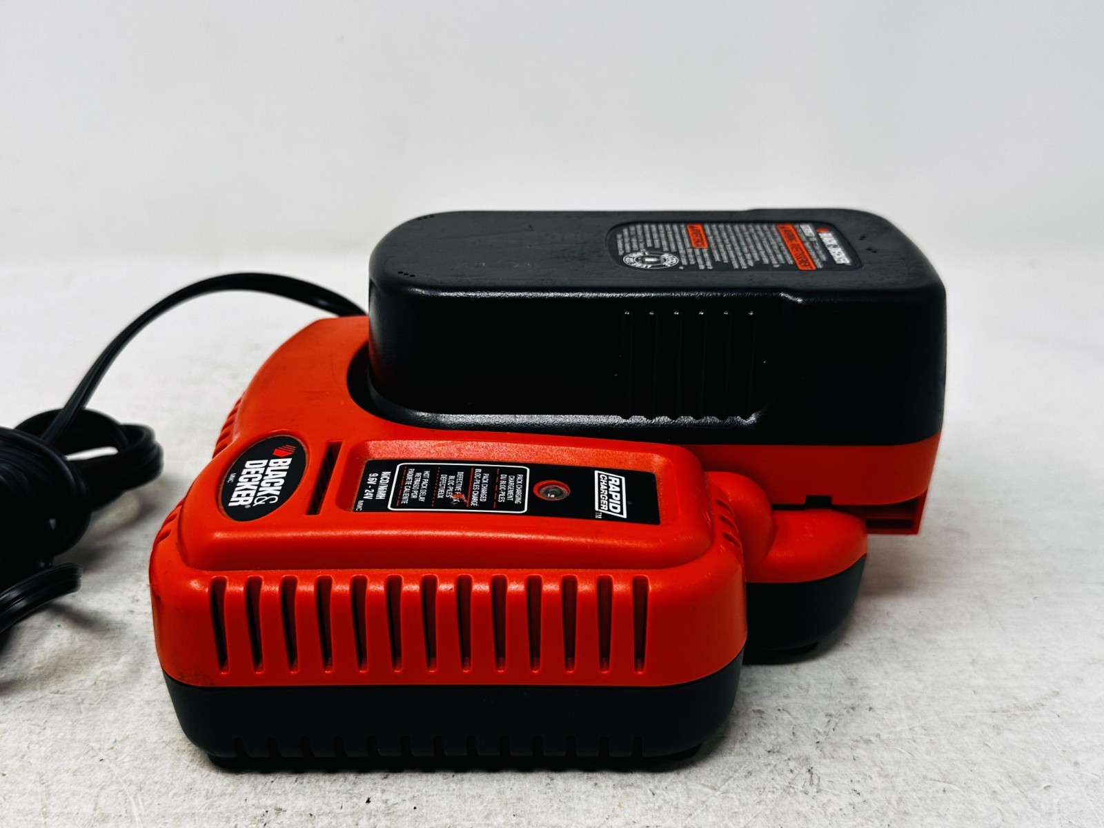 Genuine Black & Decker BDFC240 Rapid Charger w/ 18V Battery
