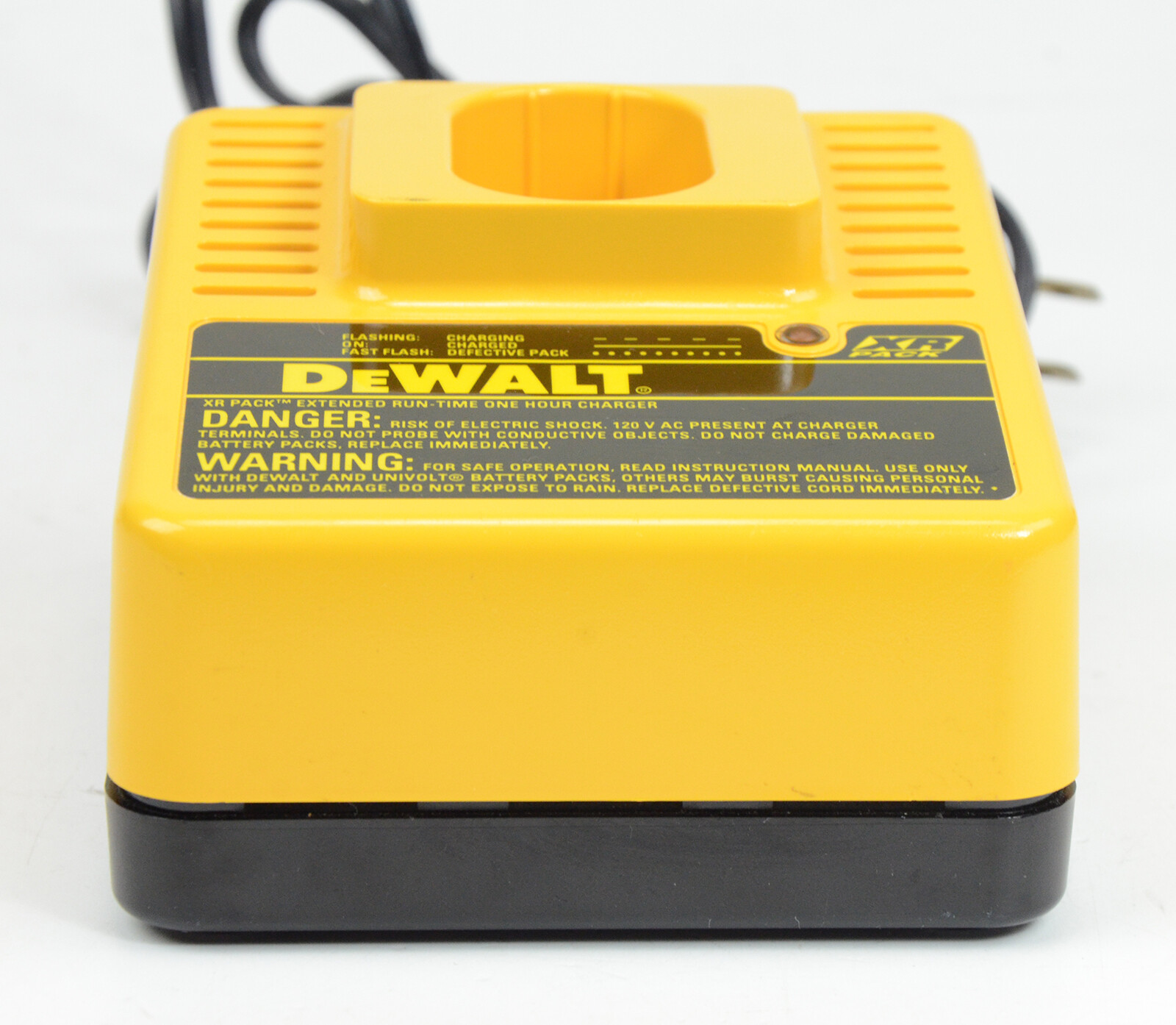 DeWalt Battery Charger DW9106 NiCad XR One Hour Extended Run Time 7.2V-14.4V