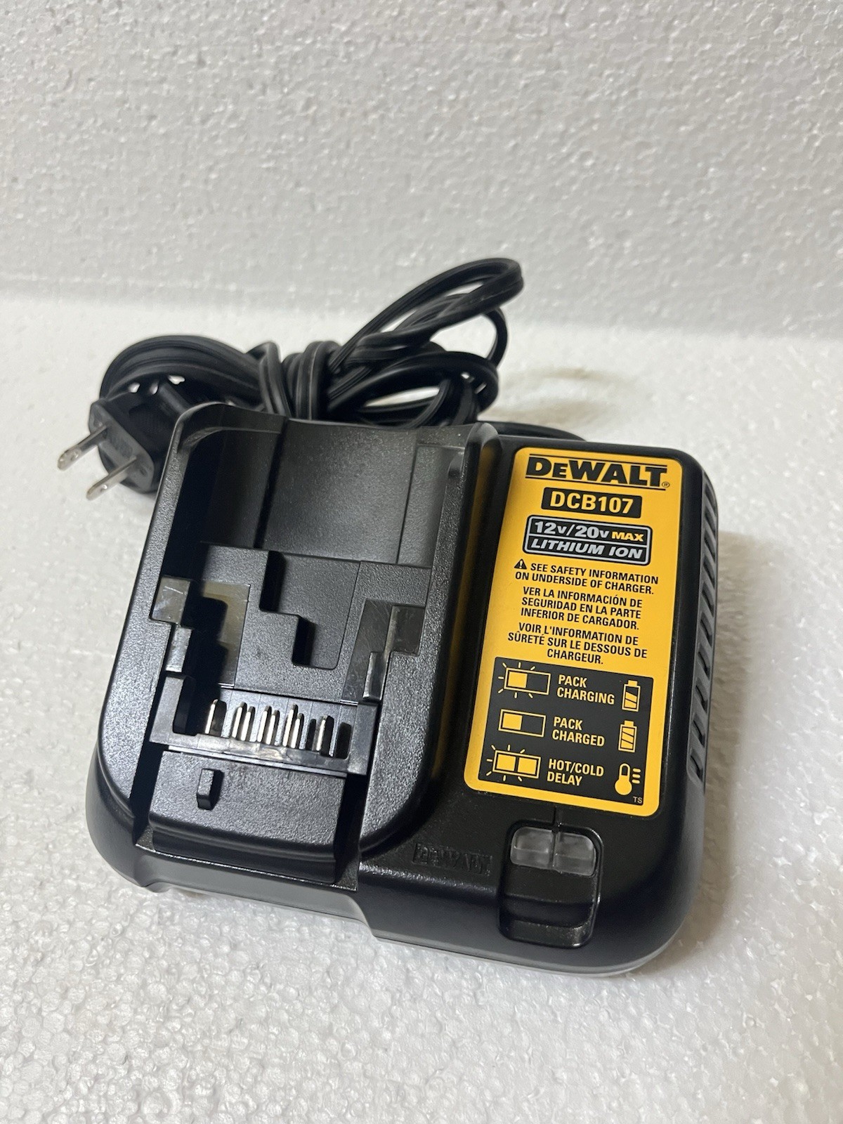 DeWalt DCB107 12 Volt & 20 Volt Max Li-Ion Battery Charger