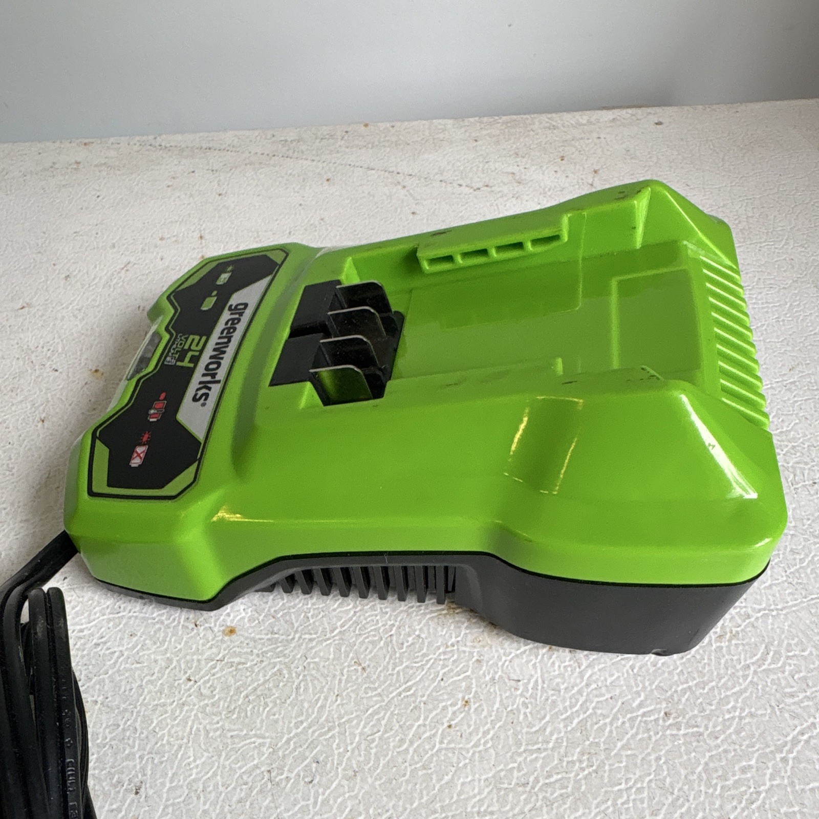 Greenworks 24V Lithium Battery Charger, Model/MPN 2933102, Green, 1-Battery