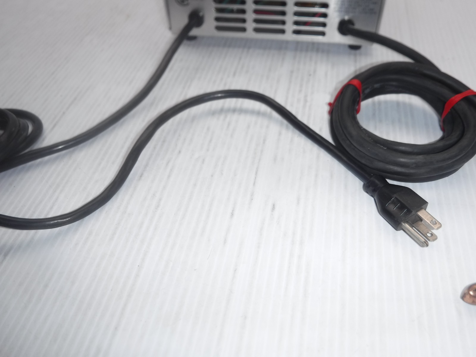 APA 411058 Automatic Battery Charger 12V