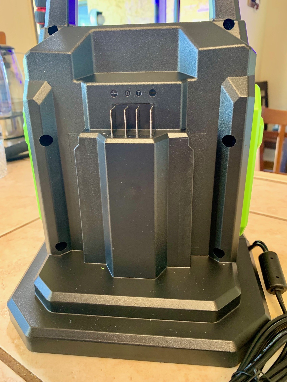 Dual-Port 4A Fast Charging Station for EGO 56V Lithium-Ion Batteries CH2800