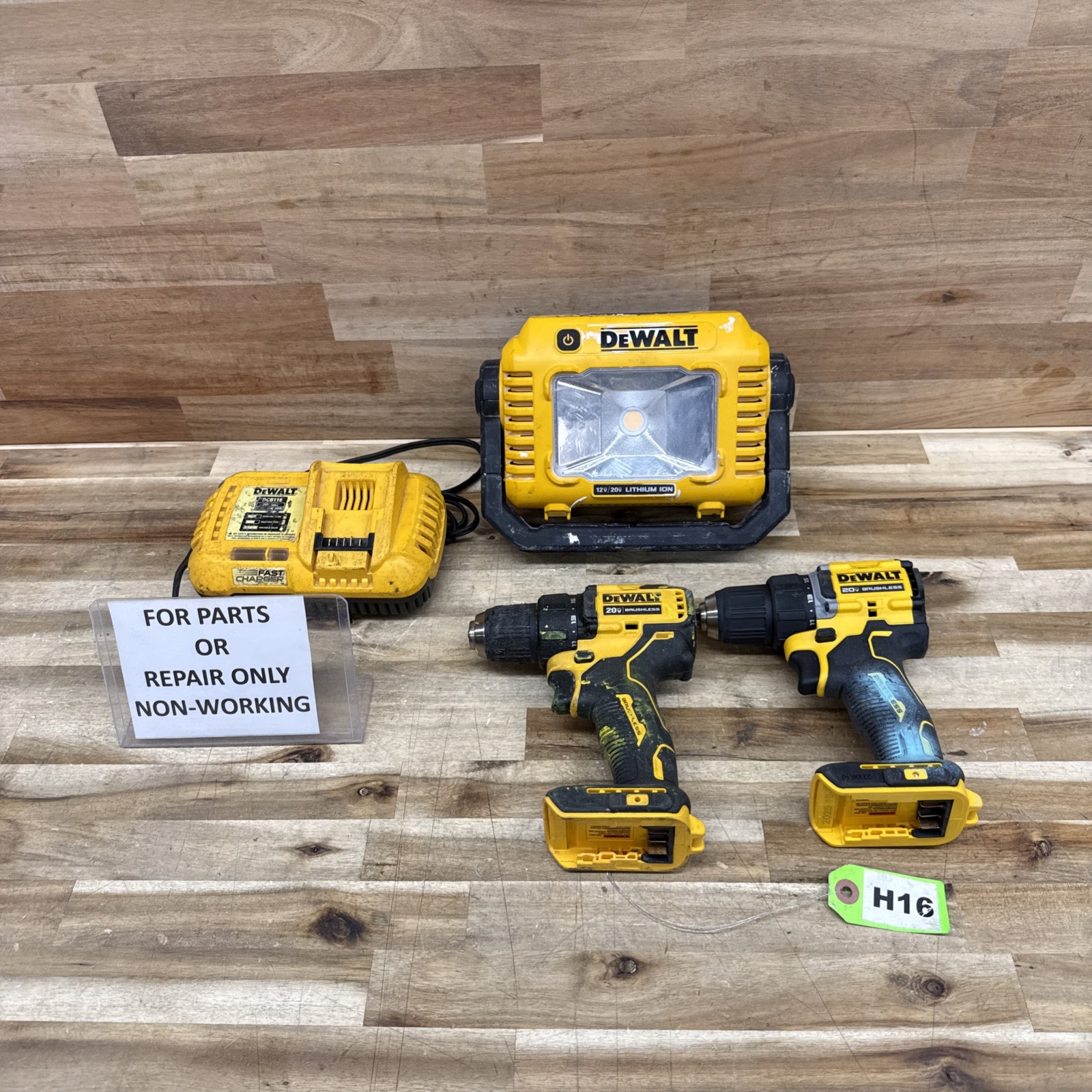 NON WORKING DEWALT TOOLS – SEE PICTURES – H16