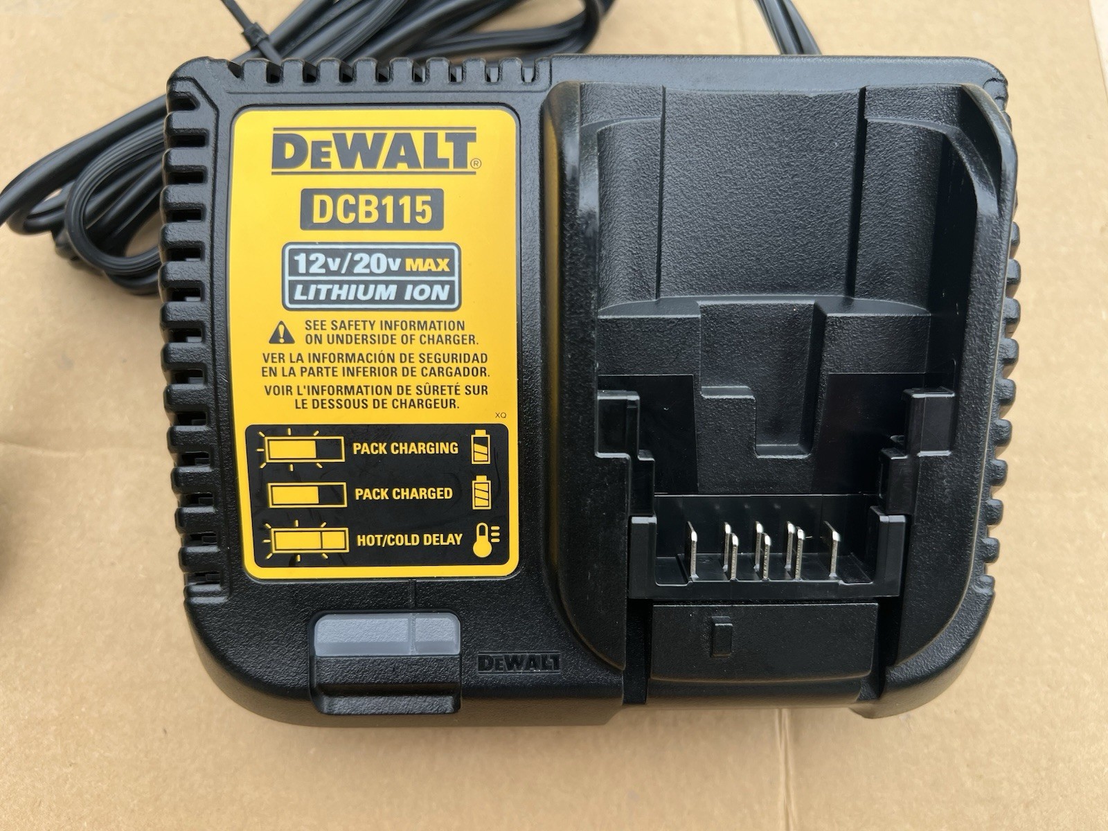 🇺🇸DEWALT DCB115 12V/20V MAX Lithium-Ion Battery Charger🇺🇸