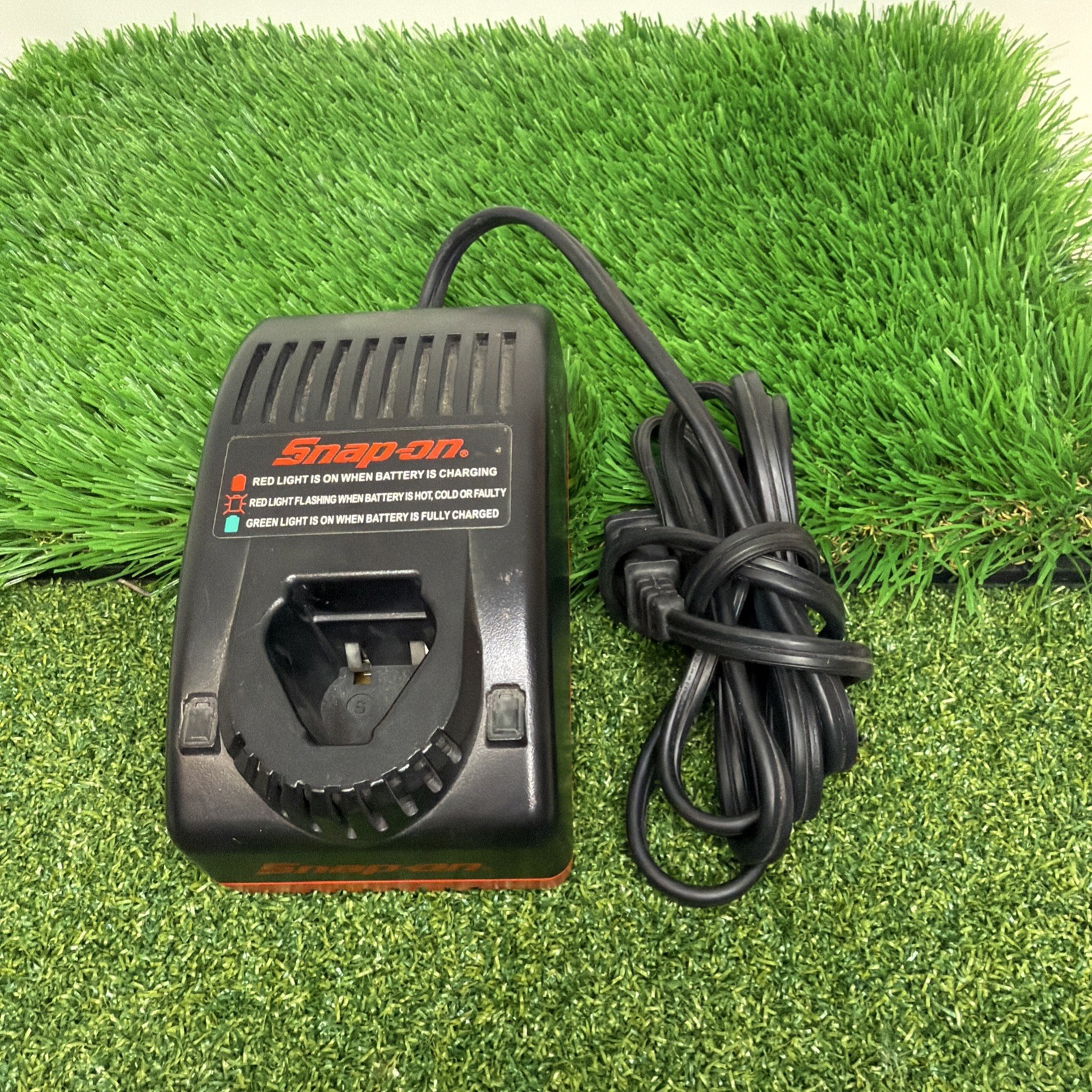 Snap On 7.2v-9.6v Battery Charger Model CTC596 Snap-On. Tested.