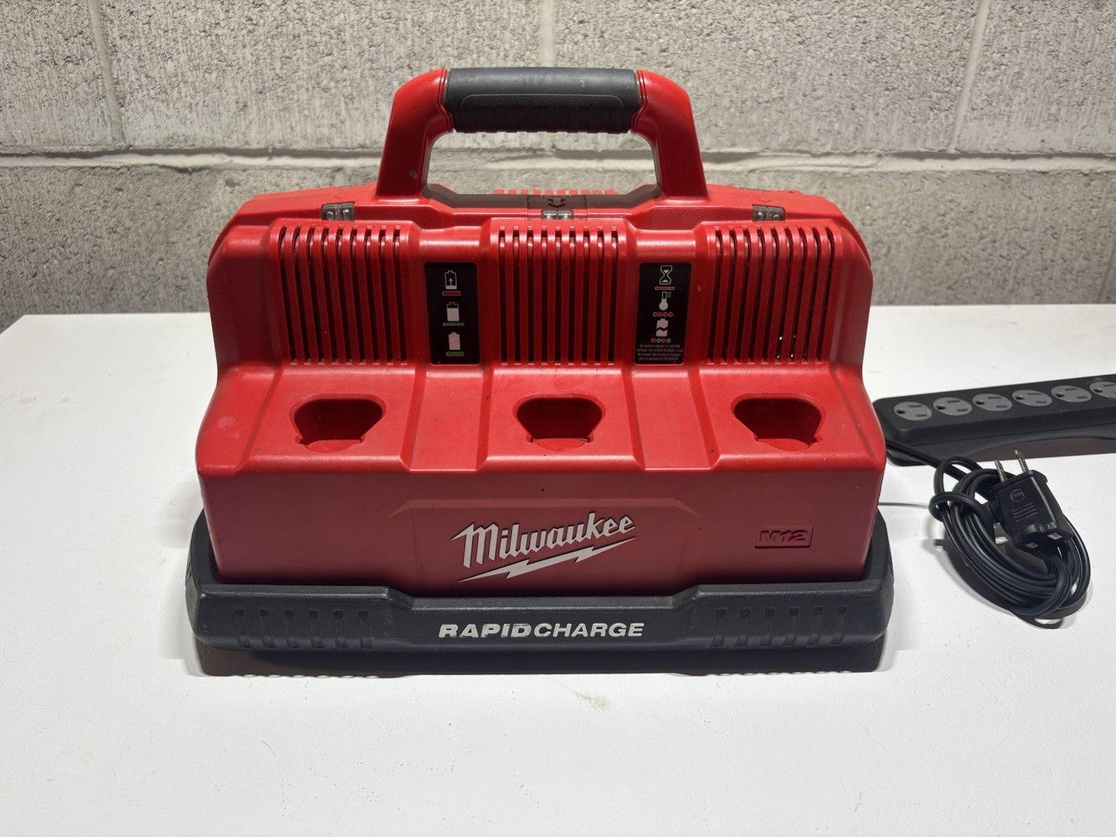 Milwaukee RAPIDCHARGE 6-Port Multi-Bay Battery Charger 18V Red Used