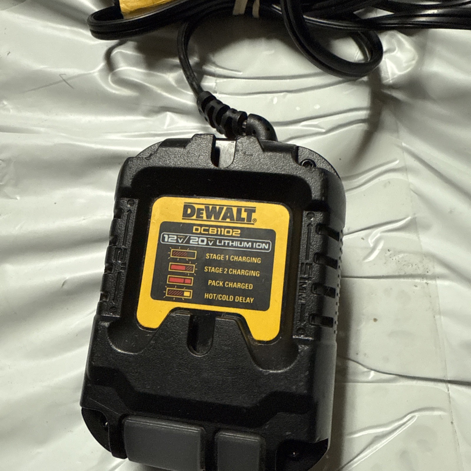 DeWALT DCB1102 12V/20V MAX Lithium-Ion Compact Battery Charger