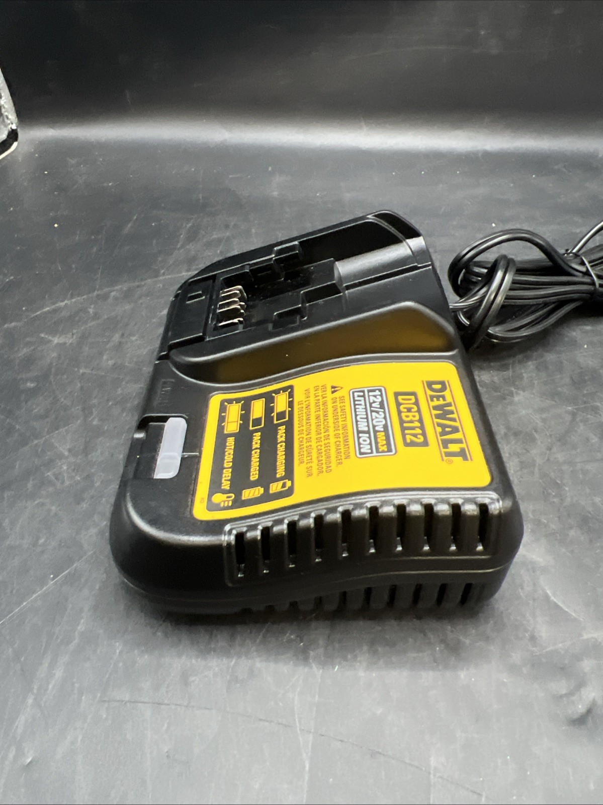 DeWalt 20 Volt/12 Volt Li-ion Battery 2.0ah & Charger Model DCB112