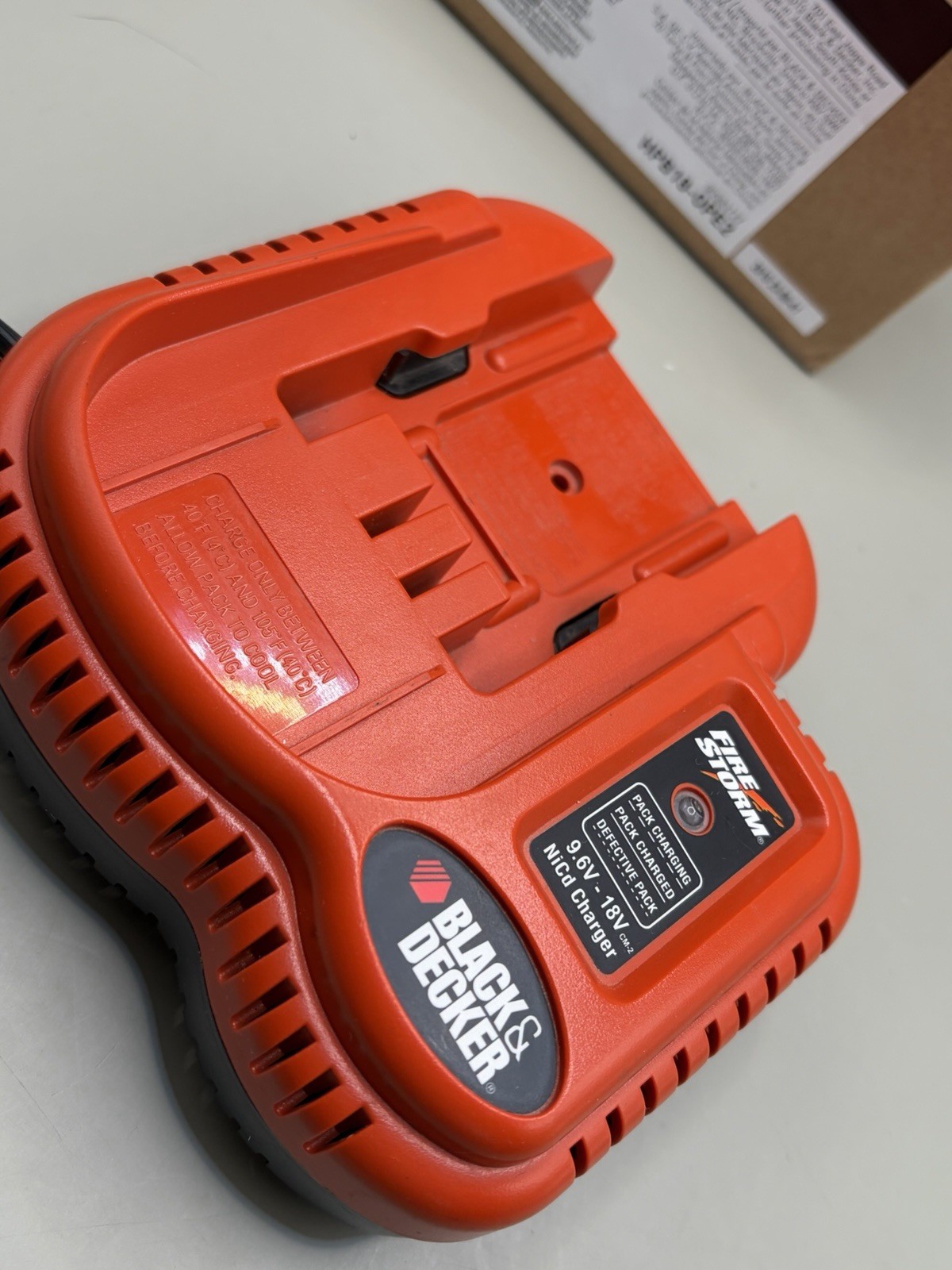 Black & Decker FireStorm Charger FSMVC w/Two 18V Batteries HPB18-OPE2 TESTED EUC