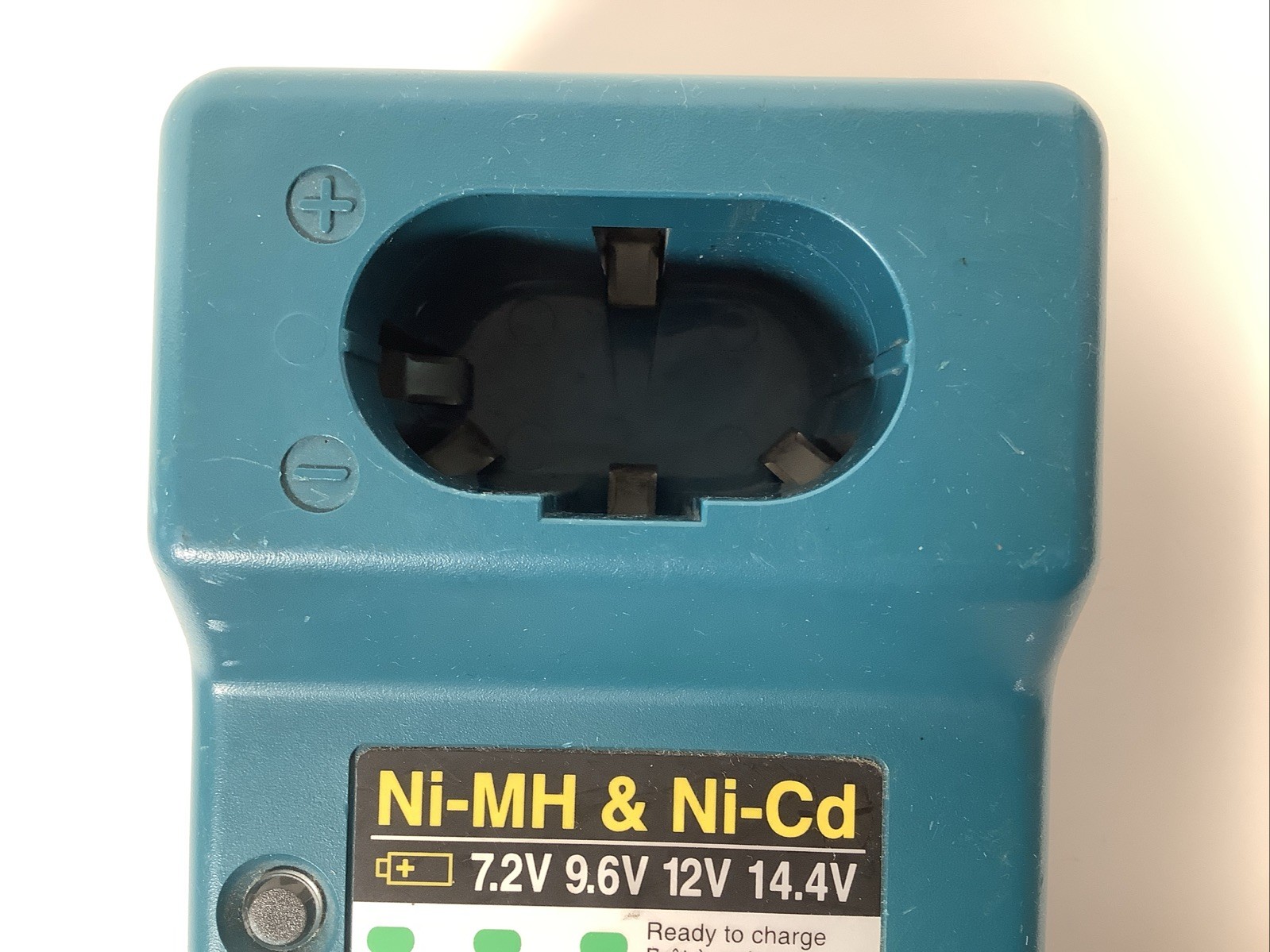 Makita DC1411 Battery Charger Ni-Mh & Ni-Cd 7.2V 9.6V 12V 14.4V – Works Great –