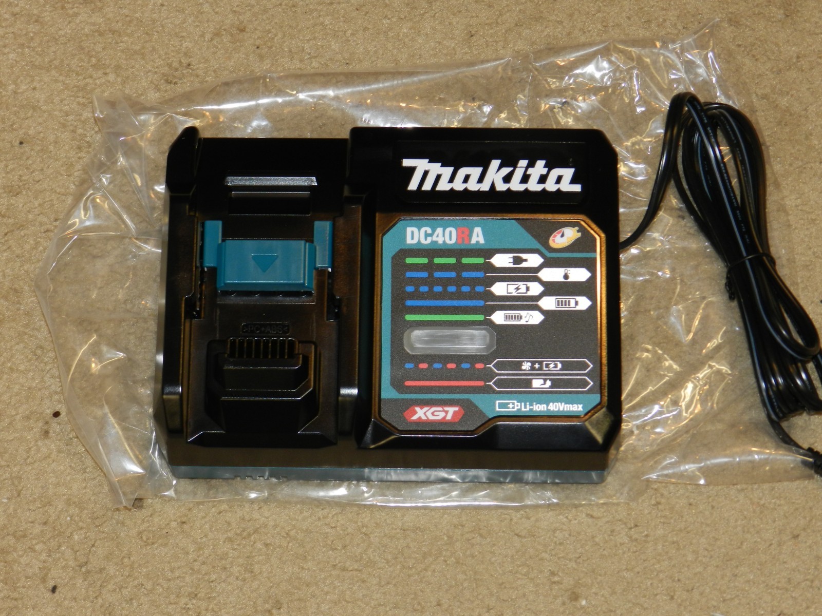 Makita DC40RA 40V Max XGT Rapid Optimum Charger BRAND NEW