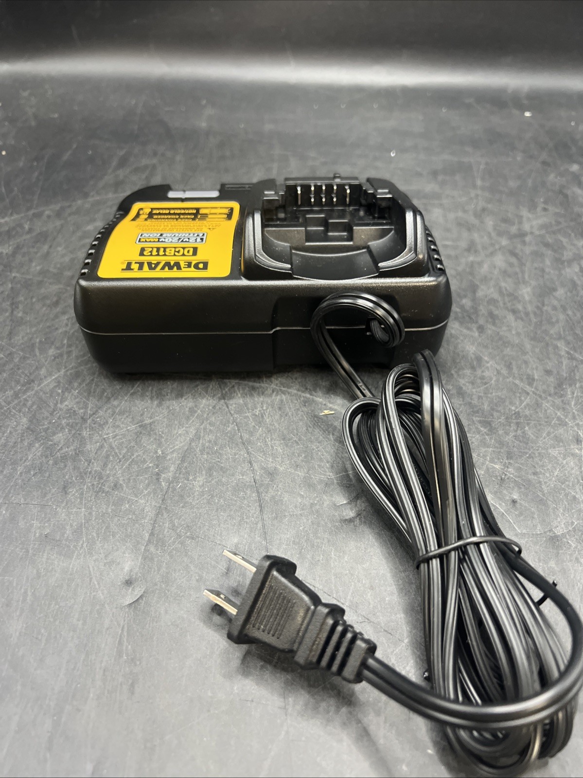 DeWalt 20 Volt/12 Volt Li-ion Battery 2.0ah & Charger Model DCB112