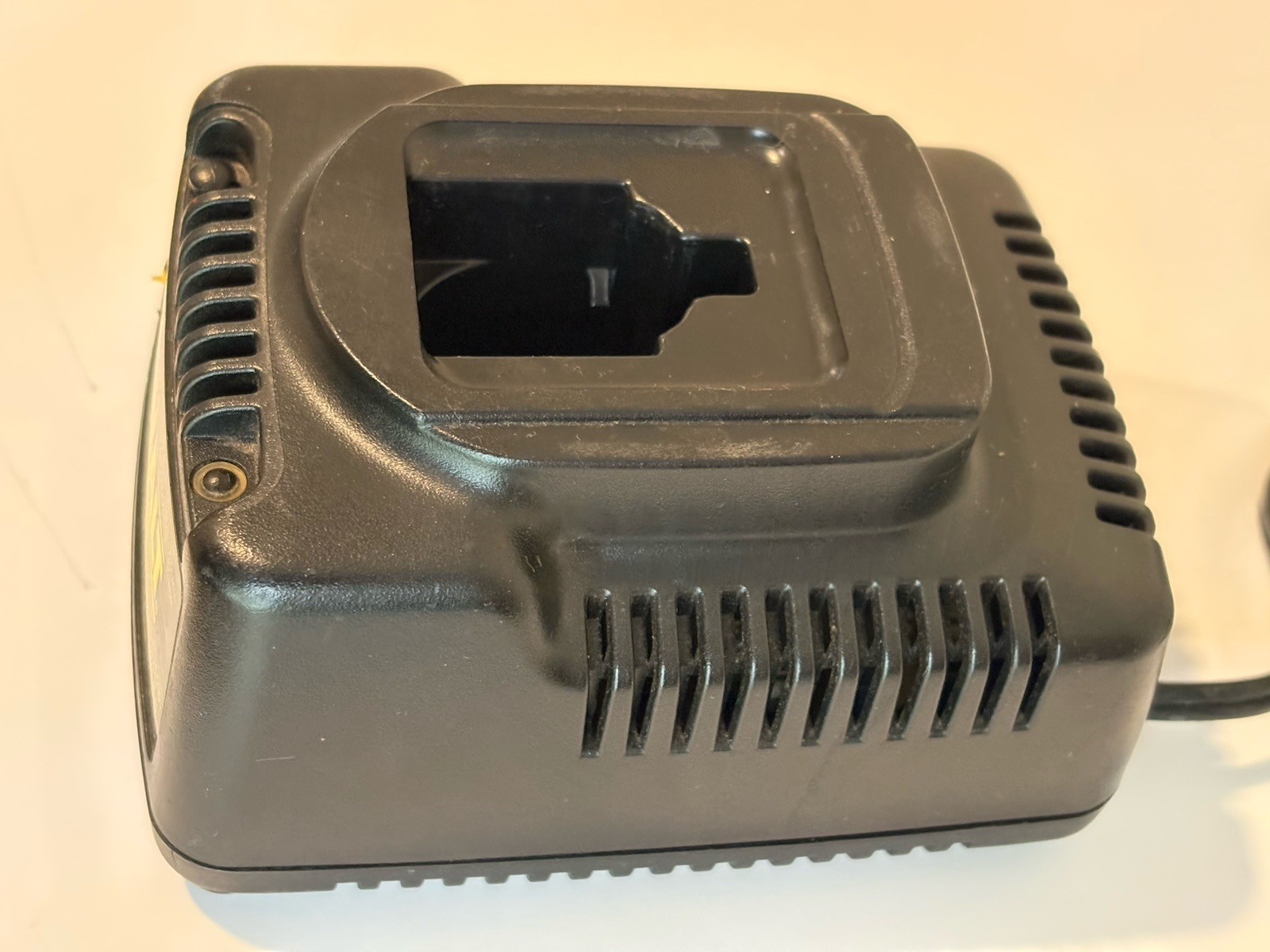 DeWALT DW9116 7.2V-18V 1 Hour NiCd Battery Charger Only Genuine OEM