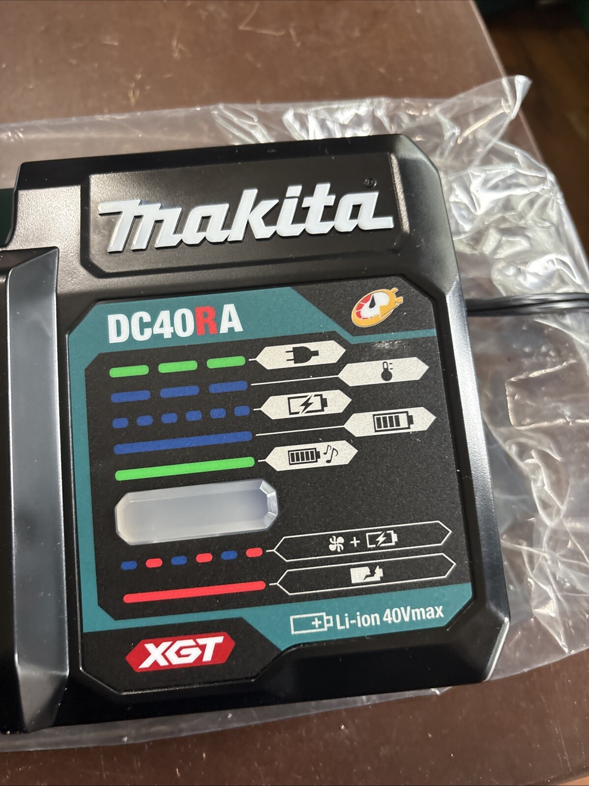 Makita DC40RA 40V Max XGT Rapid Optimum Charger – New