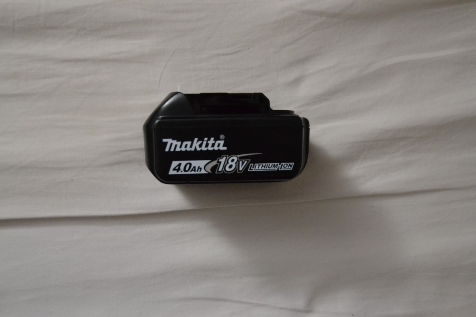 Makita DC18SD 18V Standard Battery Charger and 2 18V Batteries