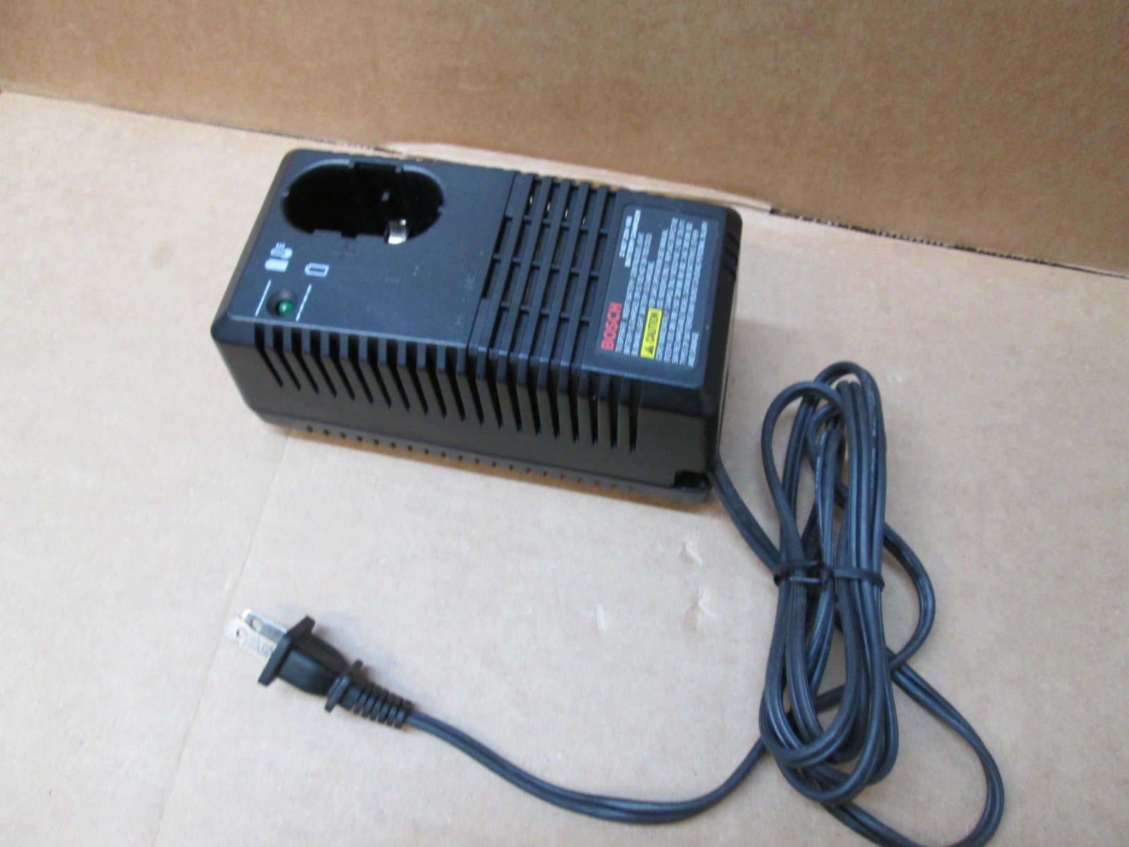 BOSCH 7.2V-12V NiCd Battery Charger (2 607 224 168)