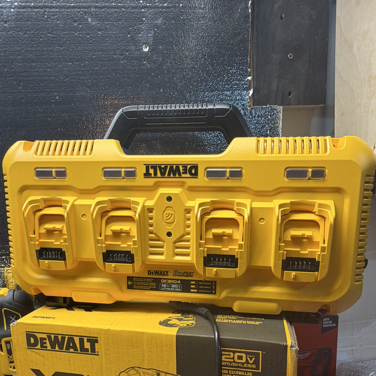 DEWALT DCB104 Yellow 12V/20V MAX 4-Port Fast Battery Charger Station