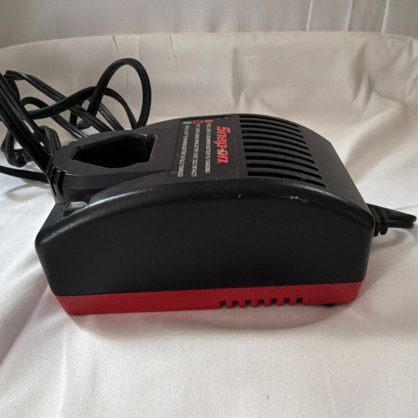Snap-on CTC572 7.2V Battery Charger with Black Battery Included