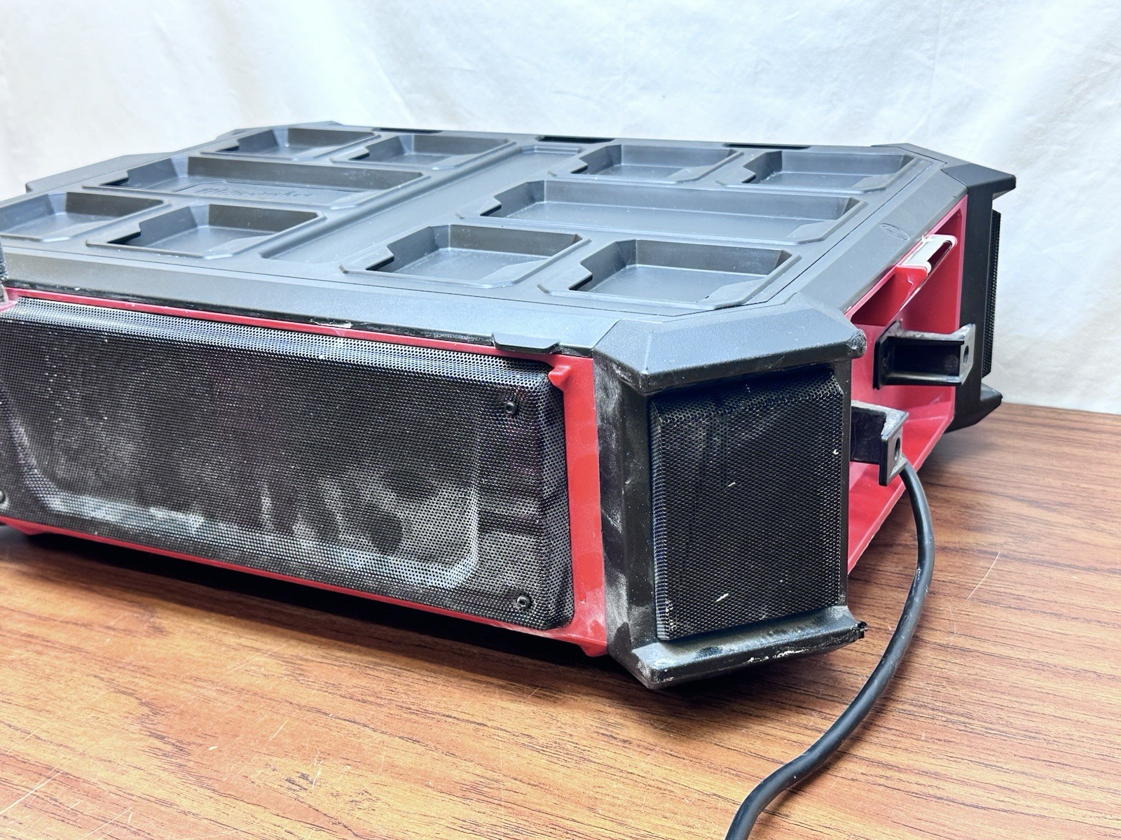 Milwaukee PACKOUT Radio + Charger M18 Charger Red 2950-20