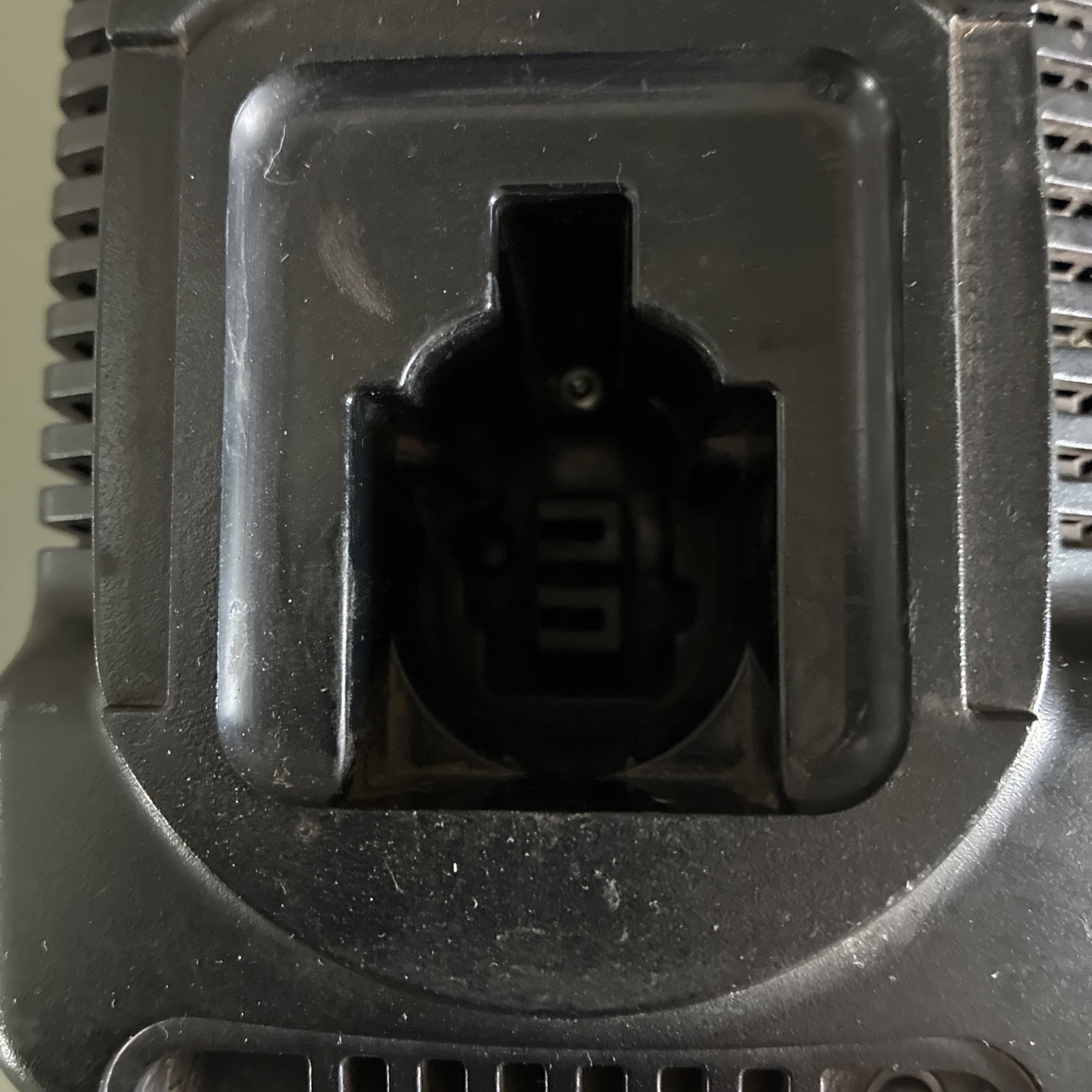 DeWalt DW9116 7.2-18V NiCd 1 Hour Battery Charger