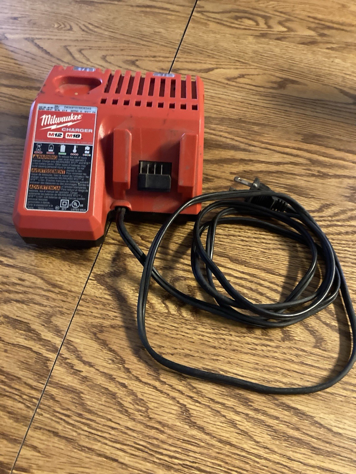 Genuine MILWAUKEE 48-59-1812 18V M12 / M18 LITHIUM ION CHARGER free shipping