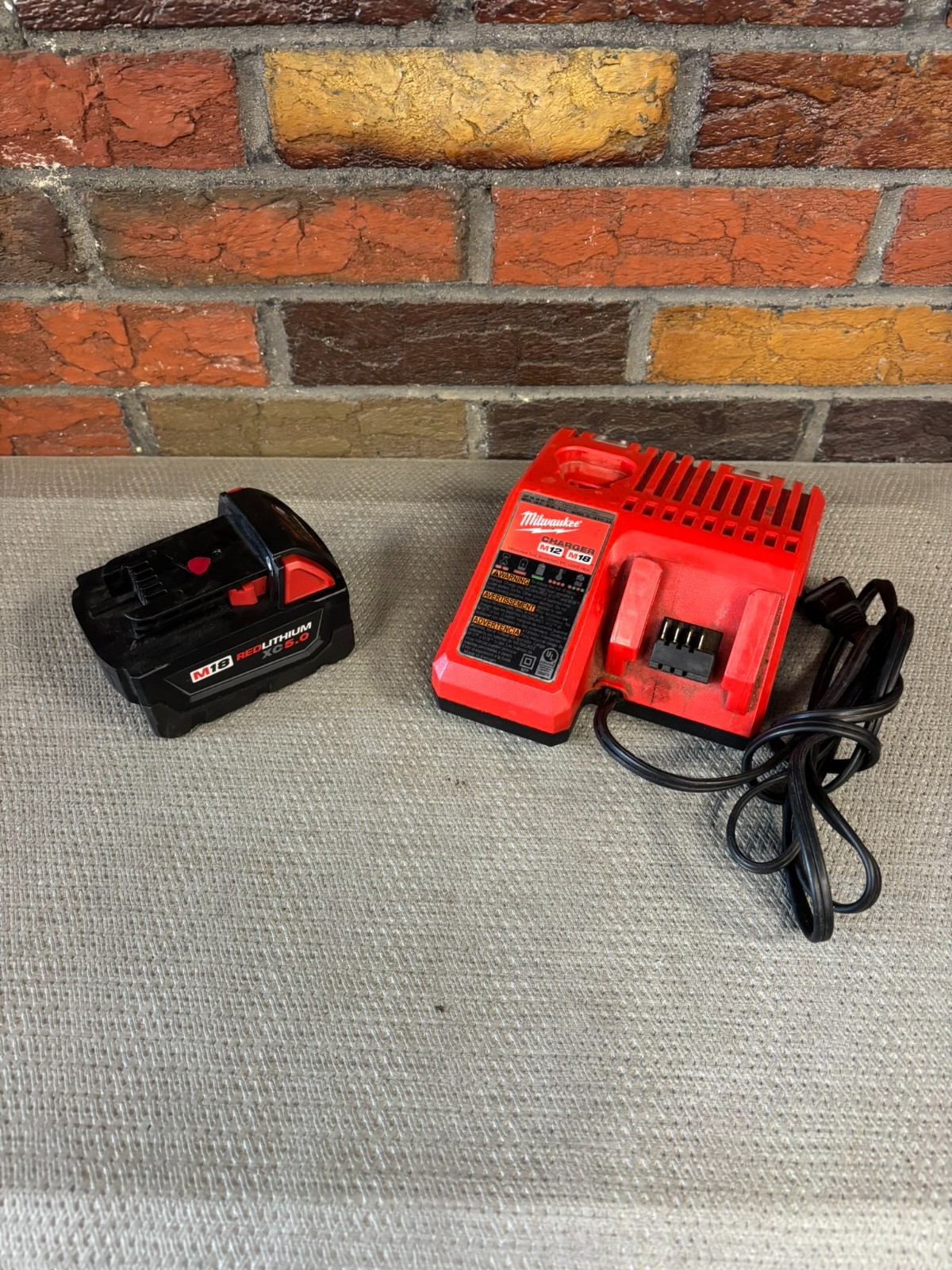 Milwaukee Battery Charger 48-59-1812 with Battery