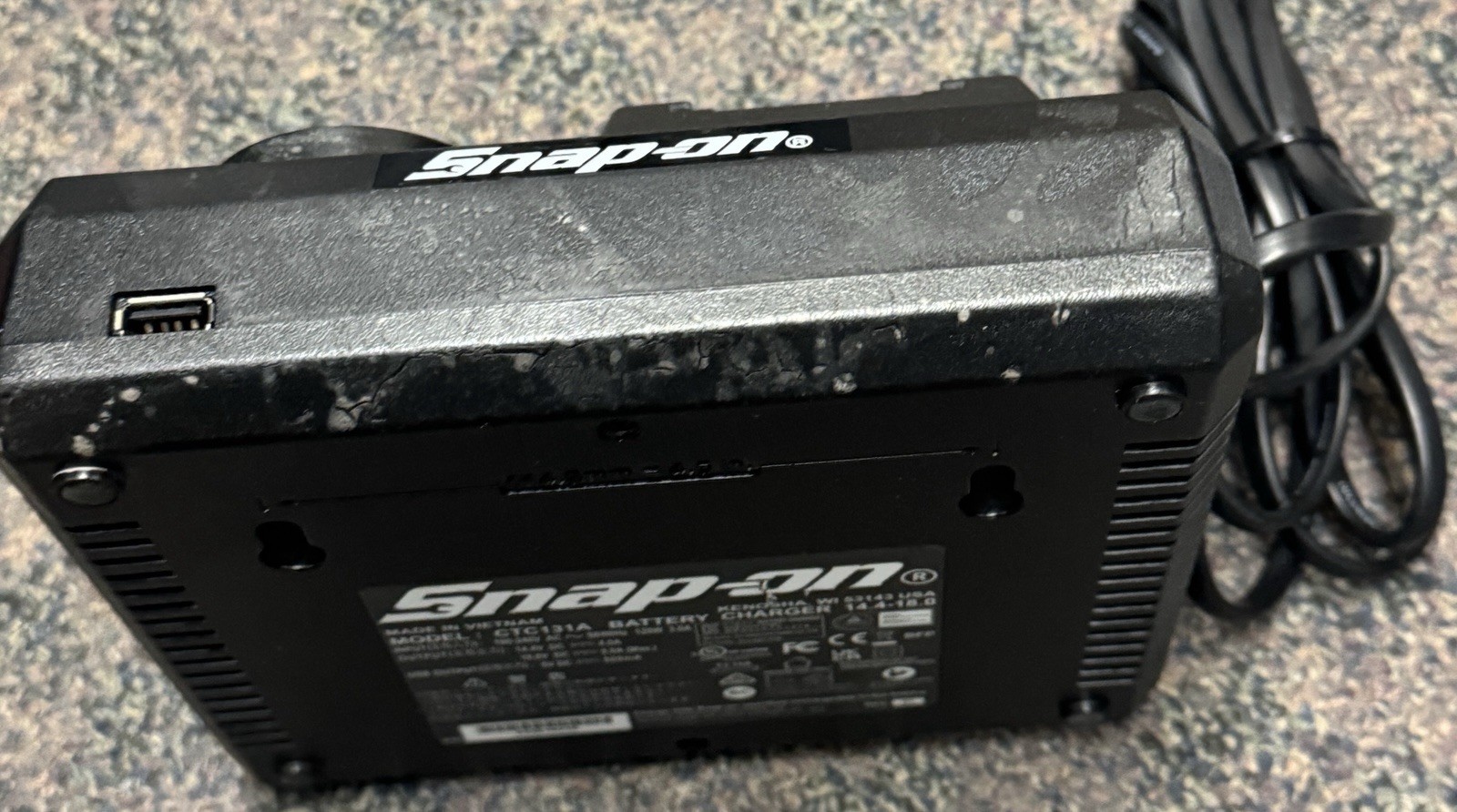 Snap-on CTC131A Battery Charger 14.4-18.0V Black with Power Cord