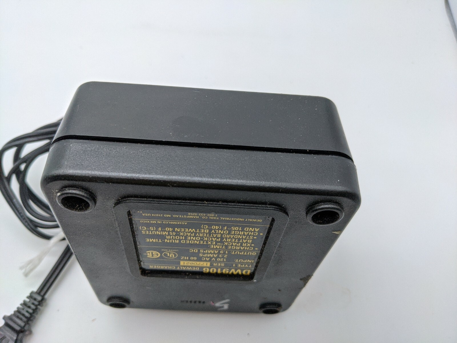 DEWALT DW9106 XR PACK Extended Run Time One Hour Battery Charger