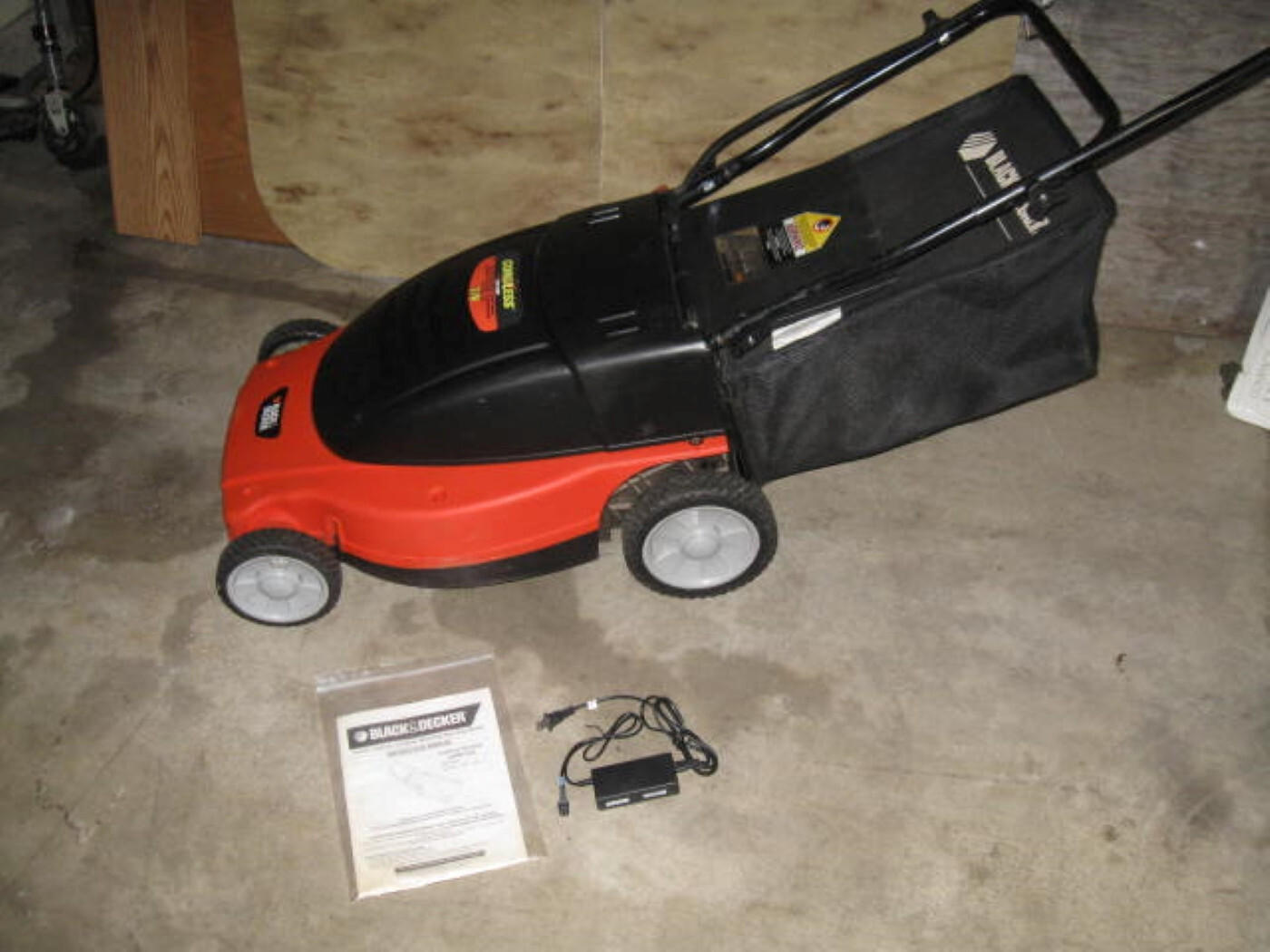 AM Black & Decker ETPCA-P240120U Charger for CMM1200 Cordless Lawnmower. New