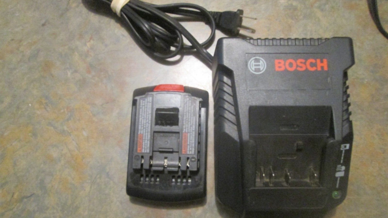 Bosch BC660 120 Volts AC input battery Charger & Bosch BAT611 18 V battery