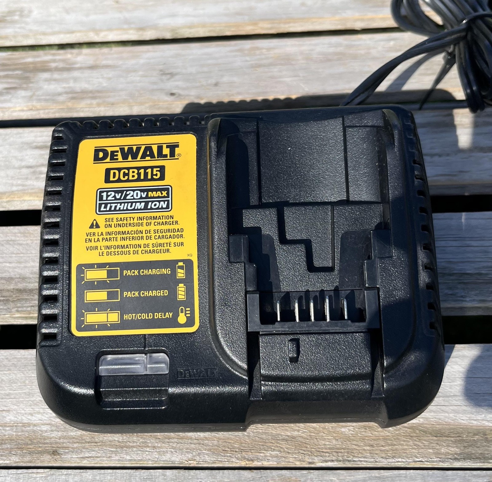 DeWALT DCB115 12V/20V MAX Lithium Ion Battery Fast Charger US Plug Genuine OEM