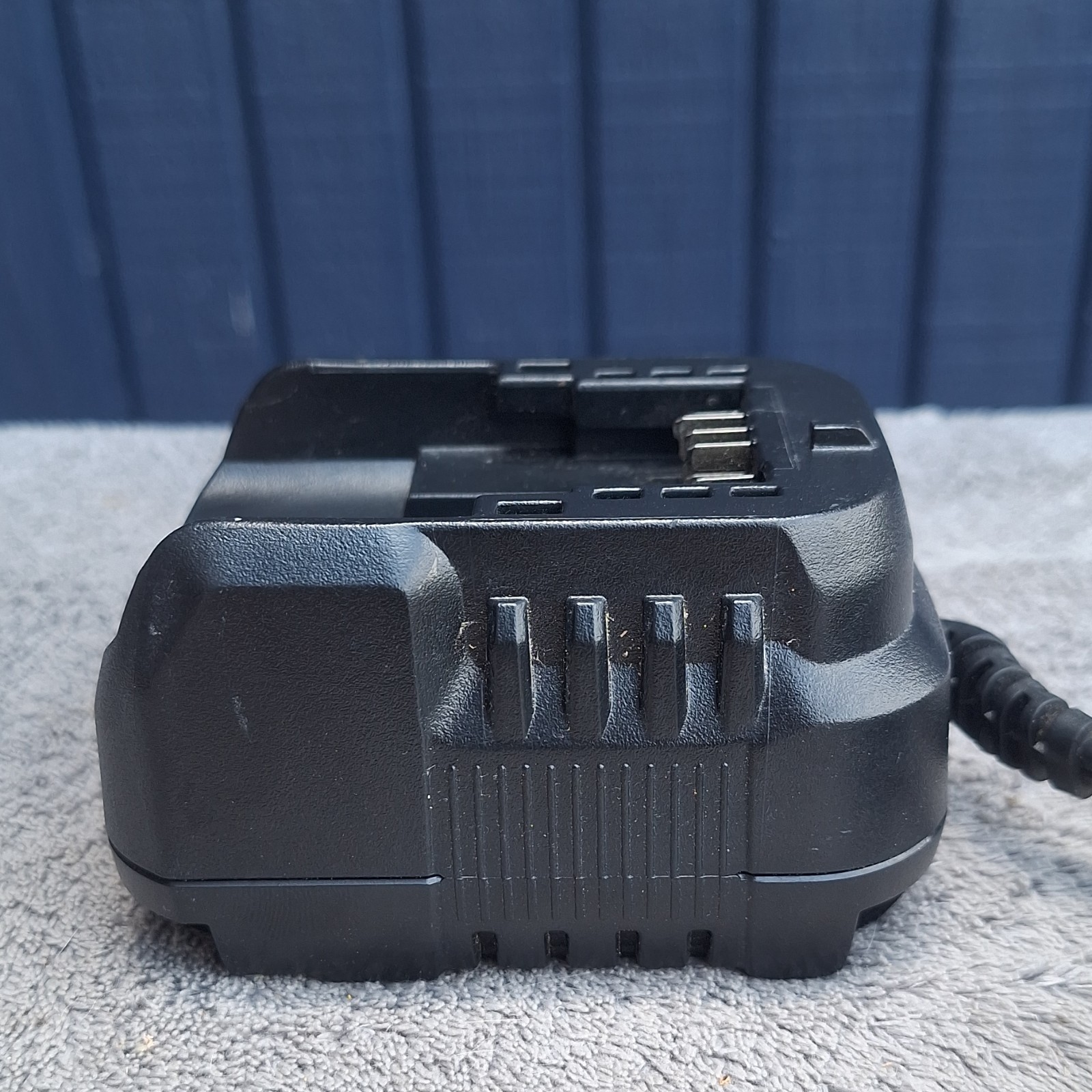 DEWALT DCB1102 Lithium-Ion Battery Charger Black 12V/20V Charges 1 Battery