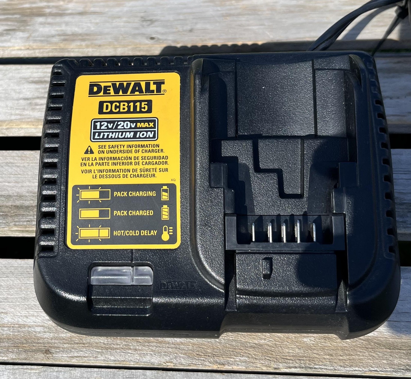 DeWALT DCB115 12V/20V MAX Lithium Ion Battery Fast Charger US Plug Genuine OEM