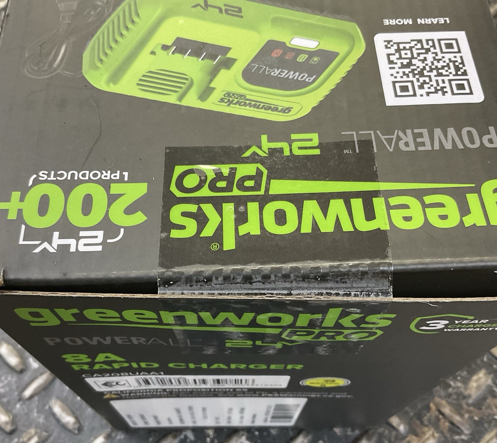 New Greenworks CA208UA 24V DC, 120V AC 8A Rapid Charger