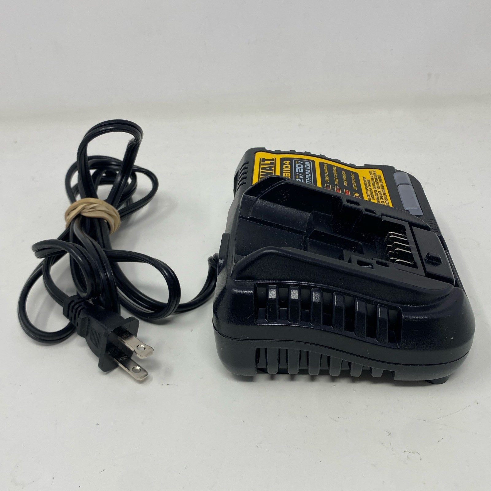 DEWALT 12V MAX/20V MAX Lithium Ion Battery Charger, 4 Amp (DCB1104)