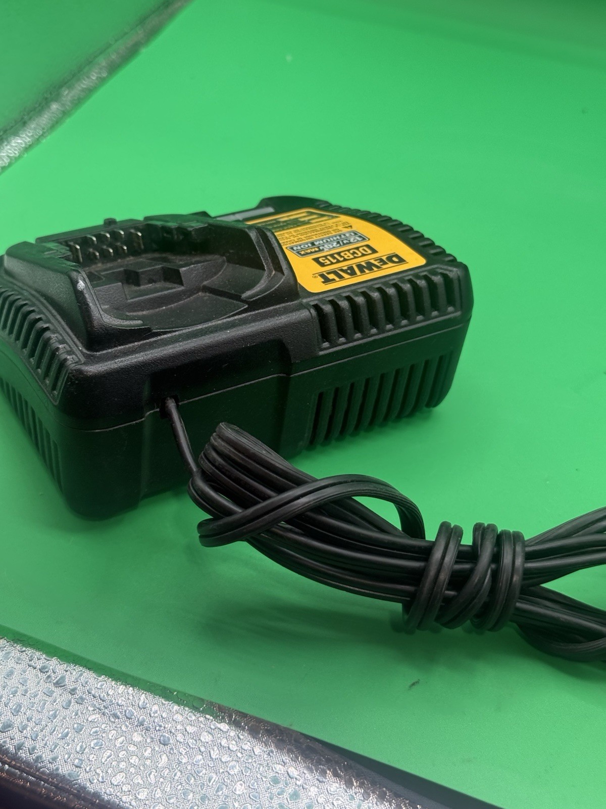 DEWALT DCB115 12V/20V MAX Lithium-Ion Battery Charger – Black/Yellow Tested