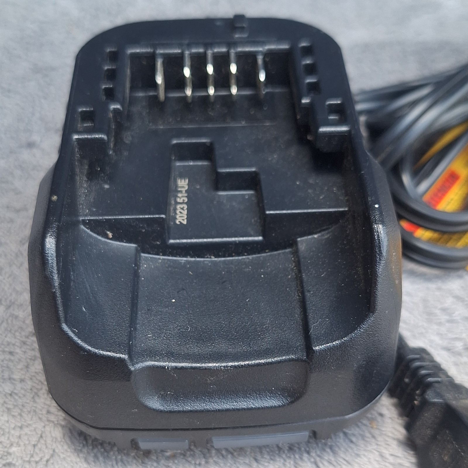 DEWALT DCB1102 Lithium-Ion Battery Charger Black 12V/20V Charges 1 Battery