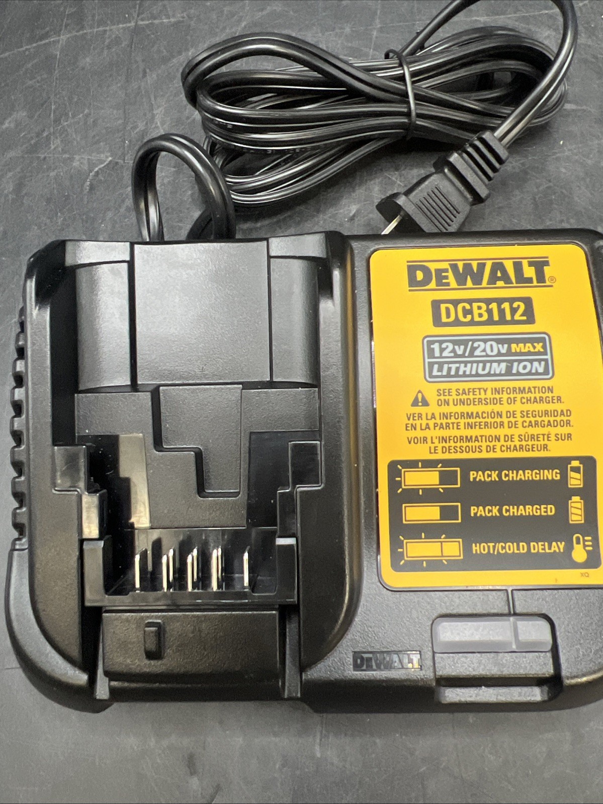 DeWalt 20 Volt/12 Volt Li-ion Battery 2.0ah & Charger Model DCB112