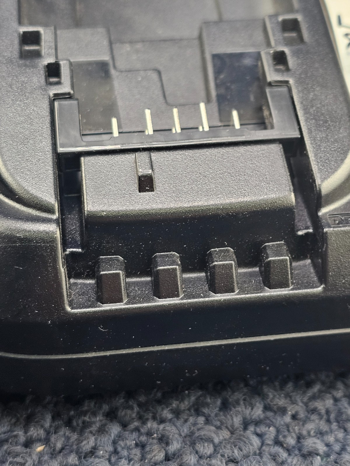 DEWALT DCB1104: 20V MAX Lithium Ion Battery Charger