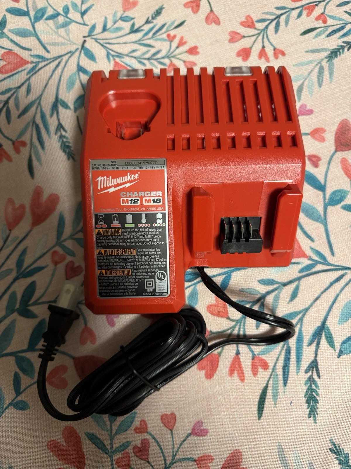 Genuine MILWAUKEE 48-59-1812 18V M12 / M18 LITHIUM ION CHARGER